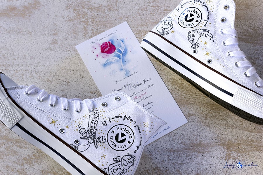 Bella y Bestia _ Zapatillas personalizadas_Converse pintadas _ Zapatillas de novia decoradas con invitación de boda a juego